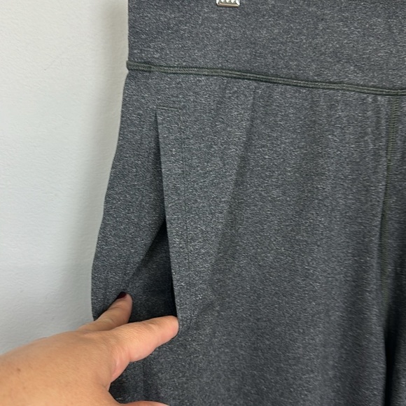 Lululemon Kung Fu Pant Heathered Soot Sz L - Picture 9 of 14